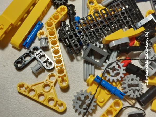 LEGO 9391 Crawler Crane (Tracked Crane)