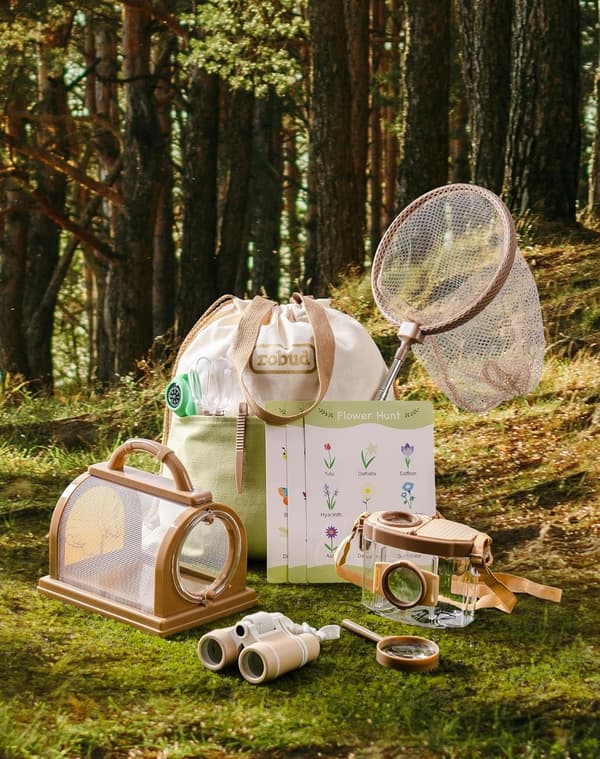 12-PIECE EXPLORER'S SET WITH BINOCULARS AND A WATCH WITH A COMPASS