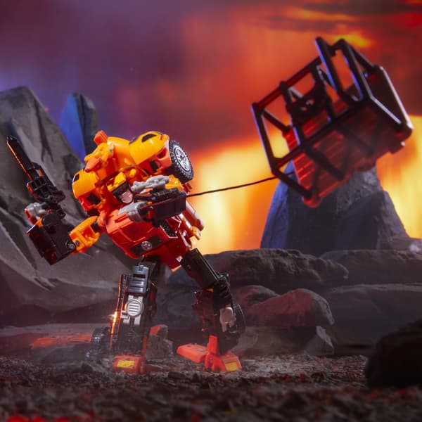 TRANSFORMERS LEGACY SANDSTORM (G1 UNIVERSE, TRIPLE CHANGER)