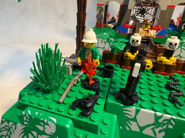 LEGO Set 5986 Amazon Ancient Ruins