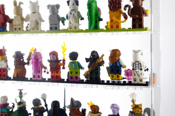 LARGE DISPLAY CABINET FOR 60 LEGO MINIFIGURES PLUS AN EXTRA SHELF