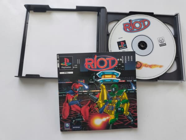 RIOT PSX PS1 PAL * ENG