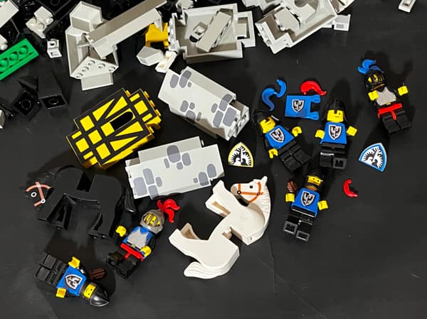 6074 LEGO Black Falcons Fortress
