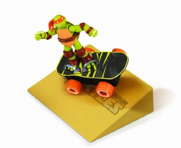 TURTLES FIGURINE + SKATEBOARD 94051
