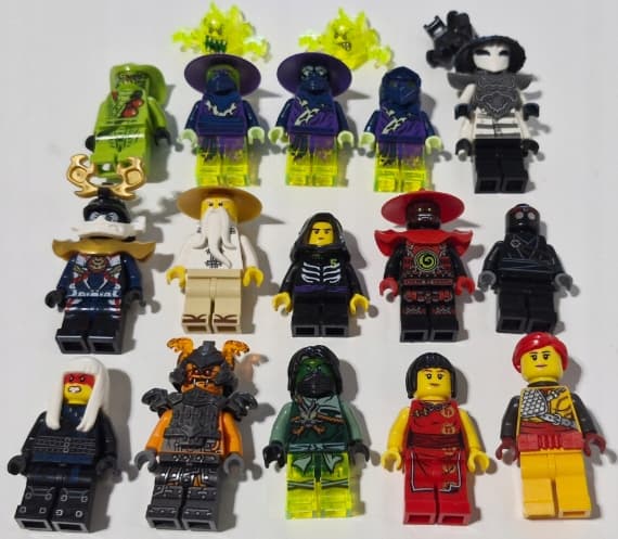 LEGO 1 random NINJAGO MINIFIGURE + accessory with a hat – NEW