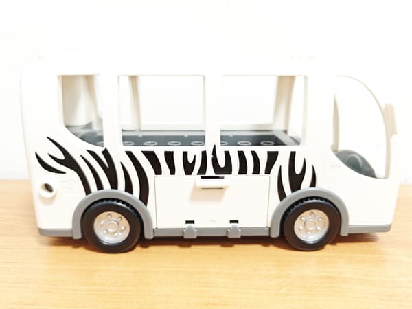 Lego Duplo bricks: car, bus, zoo, safari