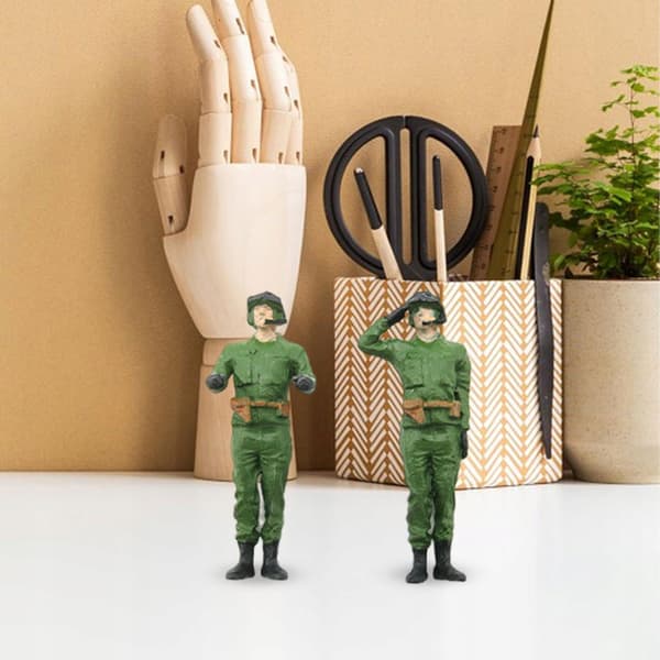 2 pieces in 1:72 scale – Tiny People architectural model, Micro Model