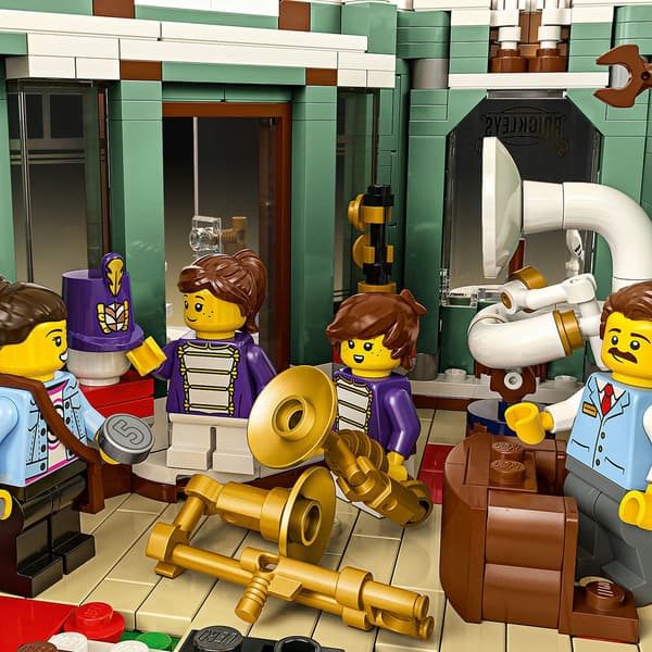 LEGO Icons 11371 High Street