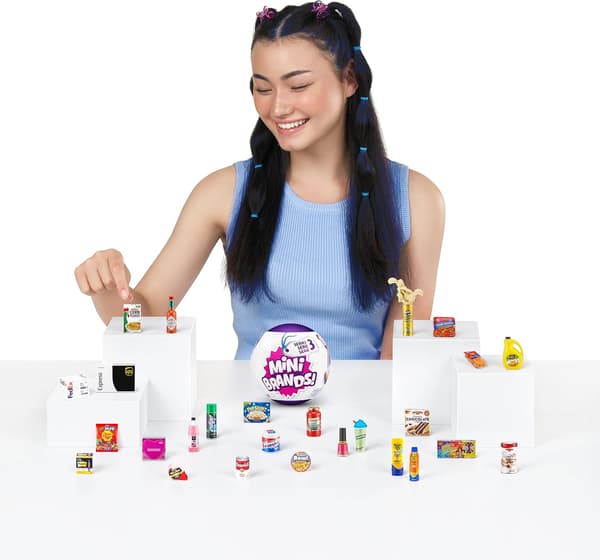 ZURU MINI BRANDS 3 COLLECTOR'S CASE + 5 UNIQUE ITEMS