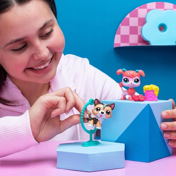 ANIMAL FIGURINES FOR CHILDREN – A PAIR WITH ACCESSORIES