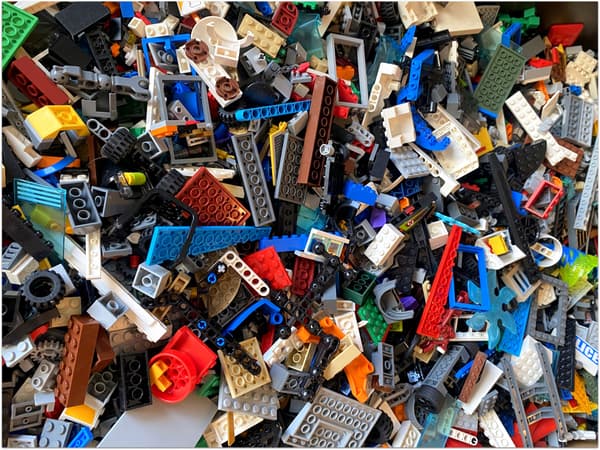 LEGO bricks, 1 kg by weight – Mixed Assortment: Original, second-hand LEGO bricks
