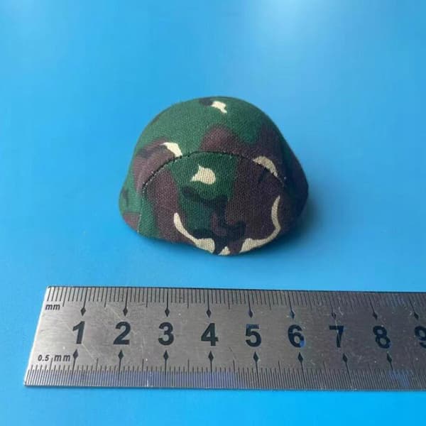 1:6 scale helmet – Realistic and stylish for action figures – Costume accessory