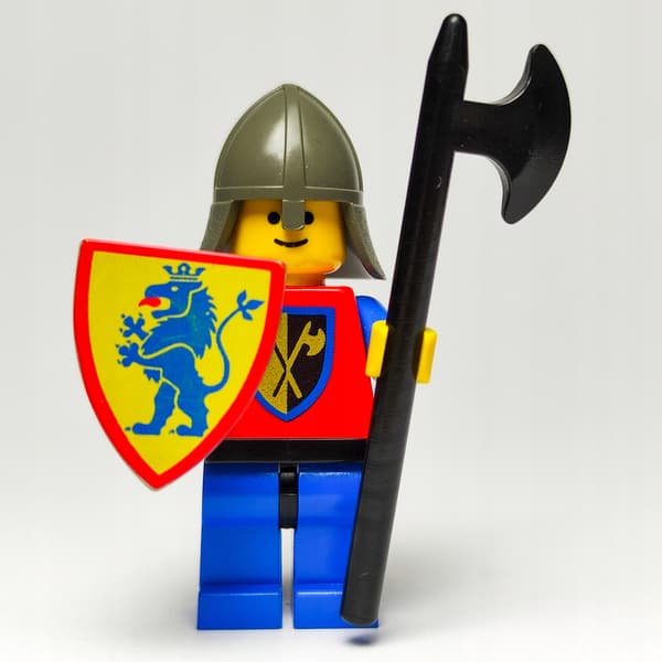 Lego Castle Knight Figure, Crusader with Axe (cas108) + shield + weapon