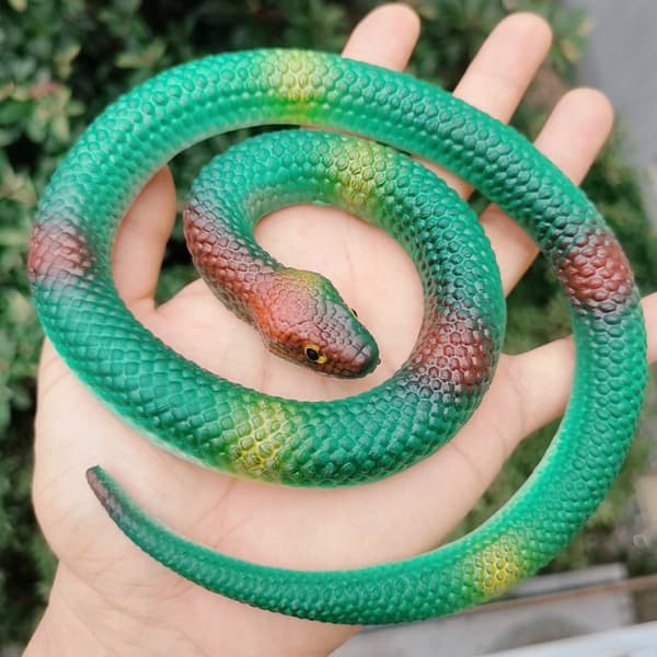 6x REALISTIC STRETCHY RUBBER SNAKE – SQUISHY TOY – PRANK GADGET