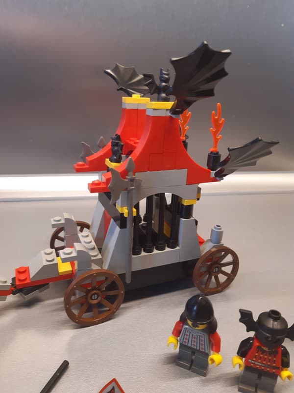 LEGO Castle 6047 Traitor Transport