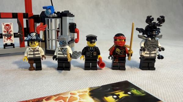 LEGO Set 70591 Ninjago: Kryptarium Prison Breakout