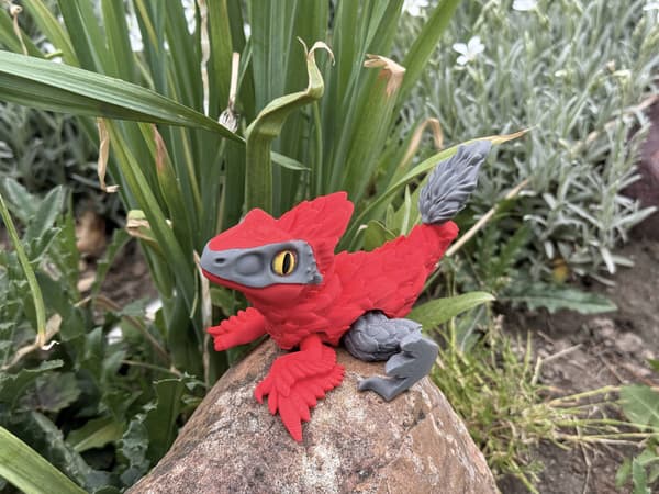 Pyroraptor dinosaur 3D moving figurine inspired by the feathered predator