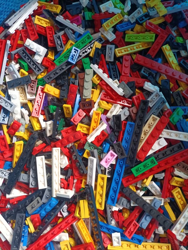 LEGO multi-coloured brick pieces, 1 kg mix, second-hand