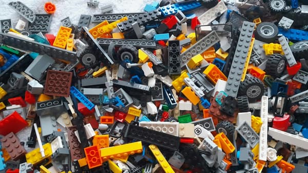 2kg LEGO brick mix – original 2000g – BIRTHDAY GIFT with 10 MINIFIGURES