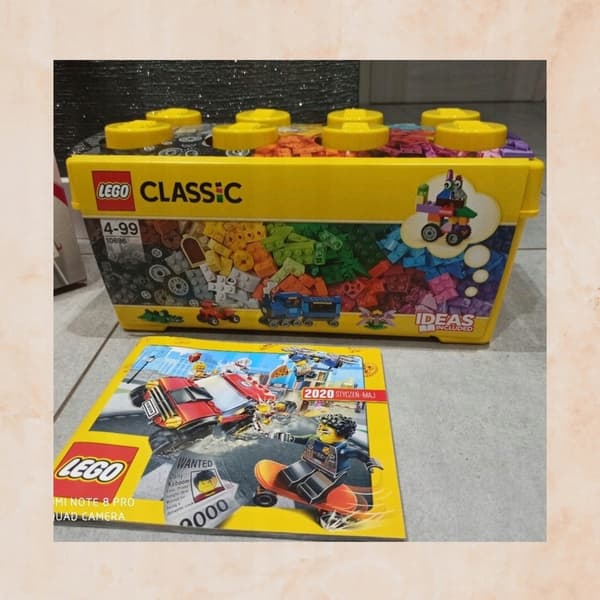 LEGO Classic Set 10696: Medium Box + 4 building bricks