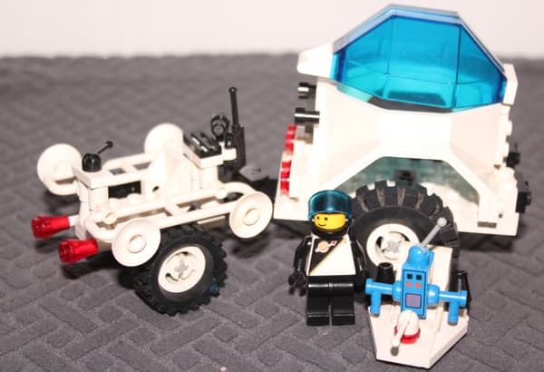 LEGO SPACE CLASSIC 6885 Saturn Base Main Team Set
