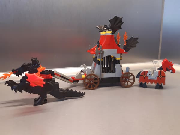 LEGO Castle 6047 Traitor Transport