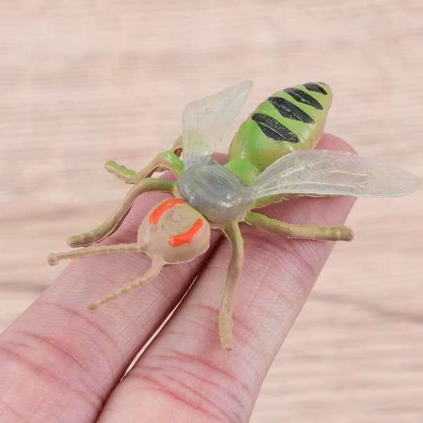 22 PLASTIC TOYS – COLOURFUL ARTIFICIAL INSECT MODELS FOR CHILDREN