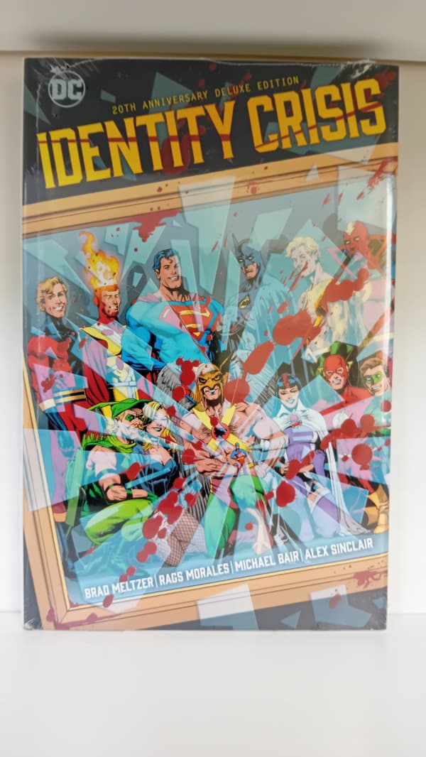 IDENTITY CRISIS 20TH ANNIVERSARY DELUXE EDITION (Hardback)