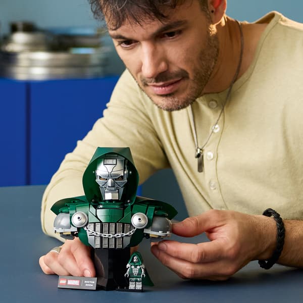 LEGO Marvel Dr Doom Bust 76345