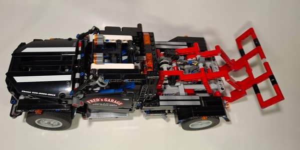 LEGO Technic: 9395 – Roadside Assistance Van