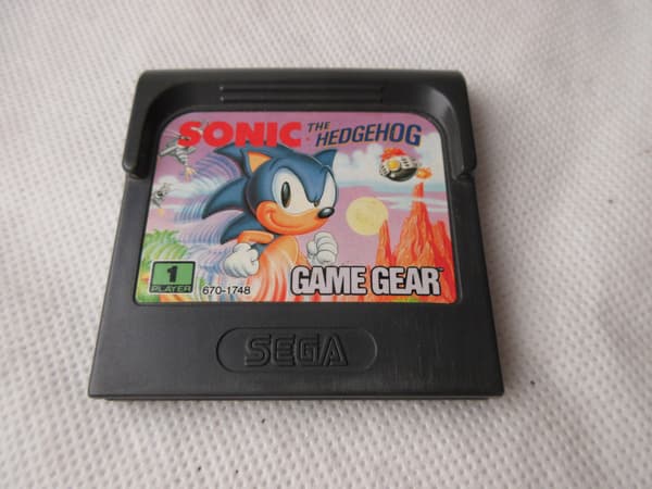 ORIGINAL SONIC THE HEDGEHOG GAME FOR THE SEGA GAME GEAR