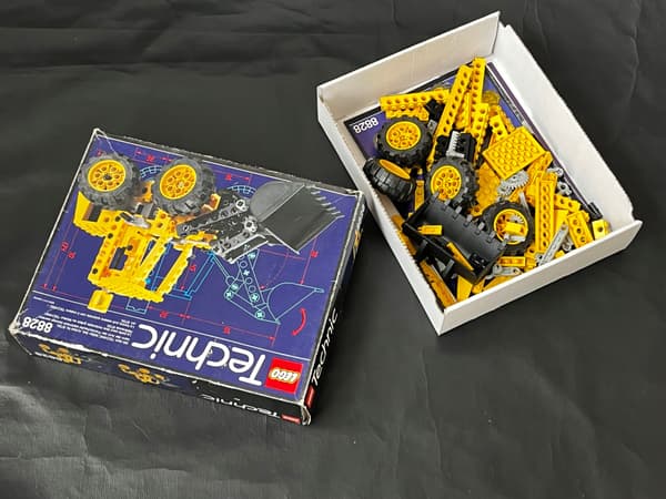 8828 LEGO Excavator