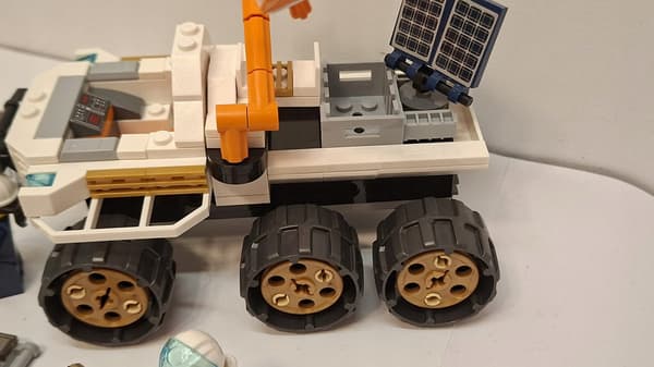 LEGO City 60225 Test Drive: Mars Rover