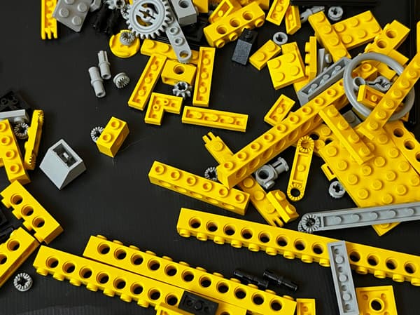 8853 LEGO Yellow Excavator