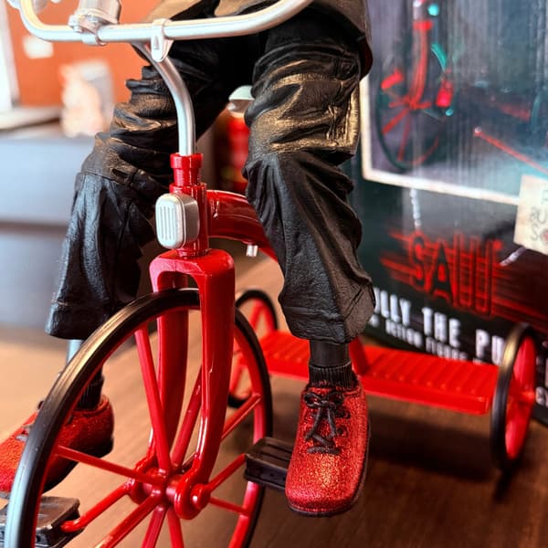 A 12-inch Billy the Dollmaker figurine with a tricycle, Display