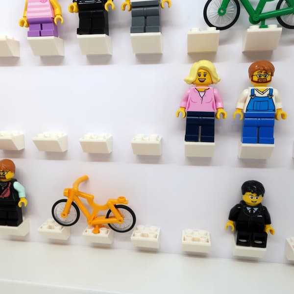 FRAME FOR 28 LEGO MINIFIGURES – 27 CM DISPLAY CASE