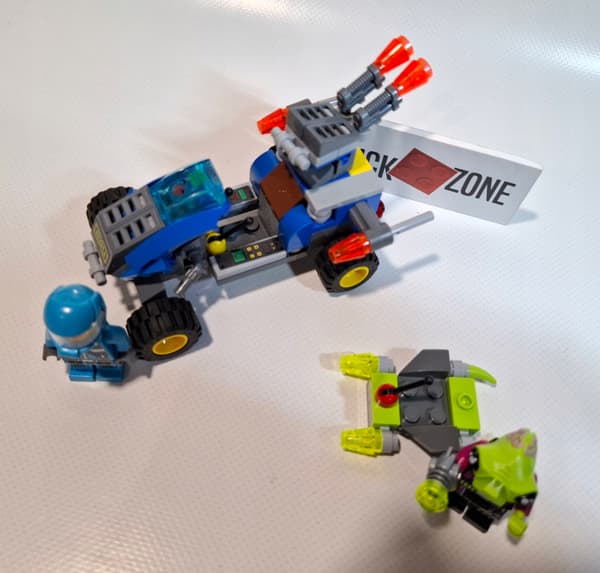 LEGO Alien Conquest: 7050 – Alien Defender