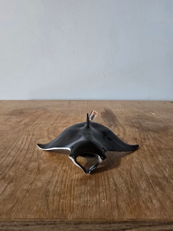 Schleich 14560 manta ray figurine – a unique, discontinued model from 2007.