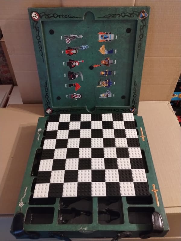 852001 Lego 852001 Castle Fantasy Era Chess Set Case, 2007