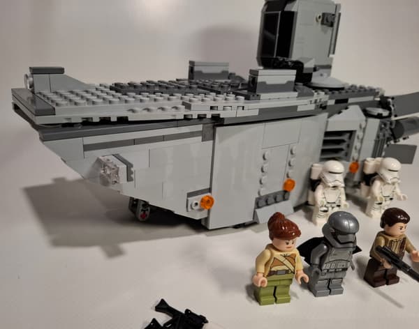 LEGO Star Wars: 75103 – First Order Transporter