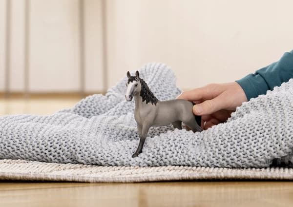 A CHEVAL DE SELLE FRANÇAIS MARE [FIGURINE]