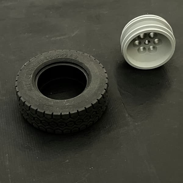 32004ac01 LEGO Wheel x 2