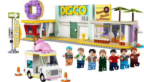 LEGO Dynamite BTS 21339 set, 749 pieces