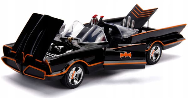 BATMAN BATMOBILE WITH LIGHTS AND JADA FIGURES