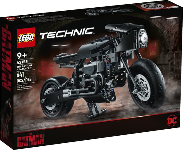 LEGO Technic Batmotor 641-piece set, ages 9+