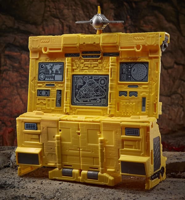 Transformers Titan WFCK30 Autobot Ark 48cm Figure