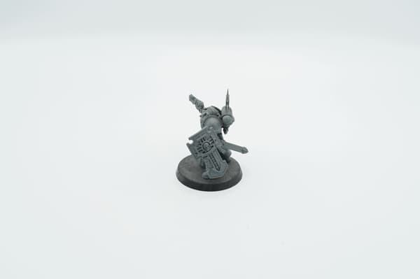 Warhammer 40k Space Marines Lieutenant with Storm Shield plastic figurine
