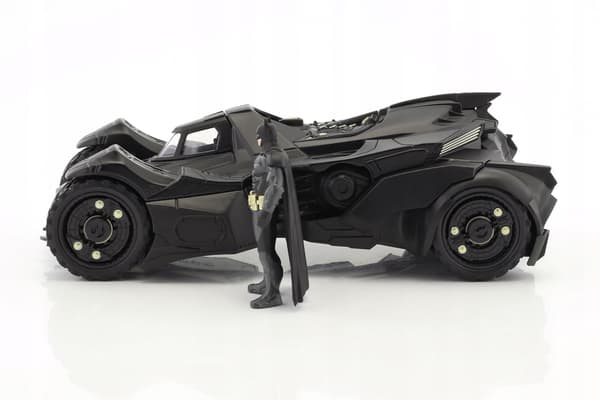 Batman Arkham Knight 1/24 Diecast Model: 2015 Batmobile with figure