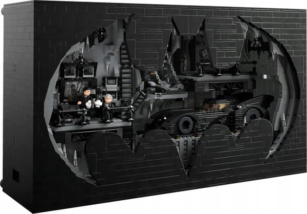 LEGO 76252 DC Batman’s Cave in a Frame
