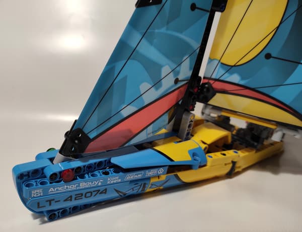 LEGO Technic: 42074 – Racing Yacht